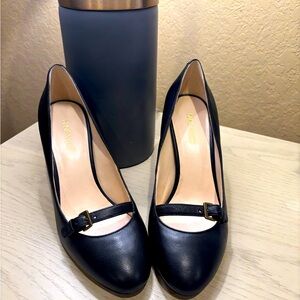 Adorable Mary Jane’s. Black. Nine West. Size 7.5 but fit like 7! Worn once.